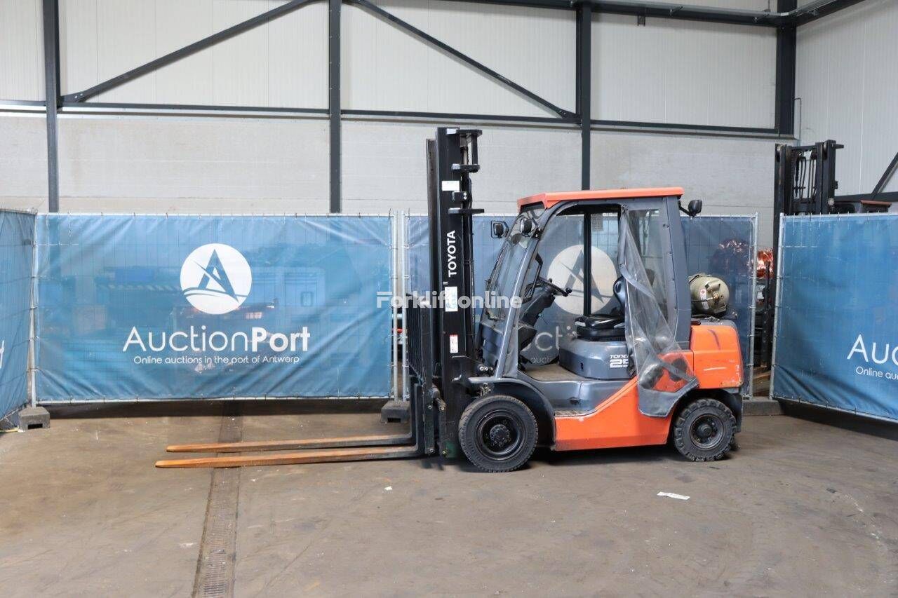 Toyota 02-8FGF25 gas forklift