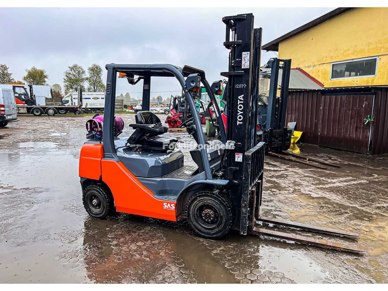 Toyota 02- 8FGF25 gas forklift