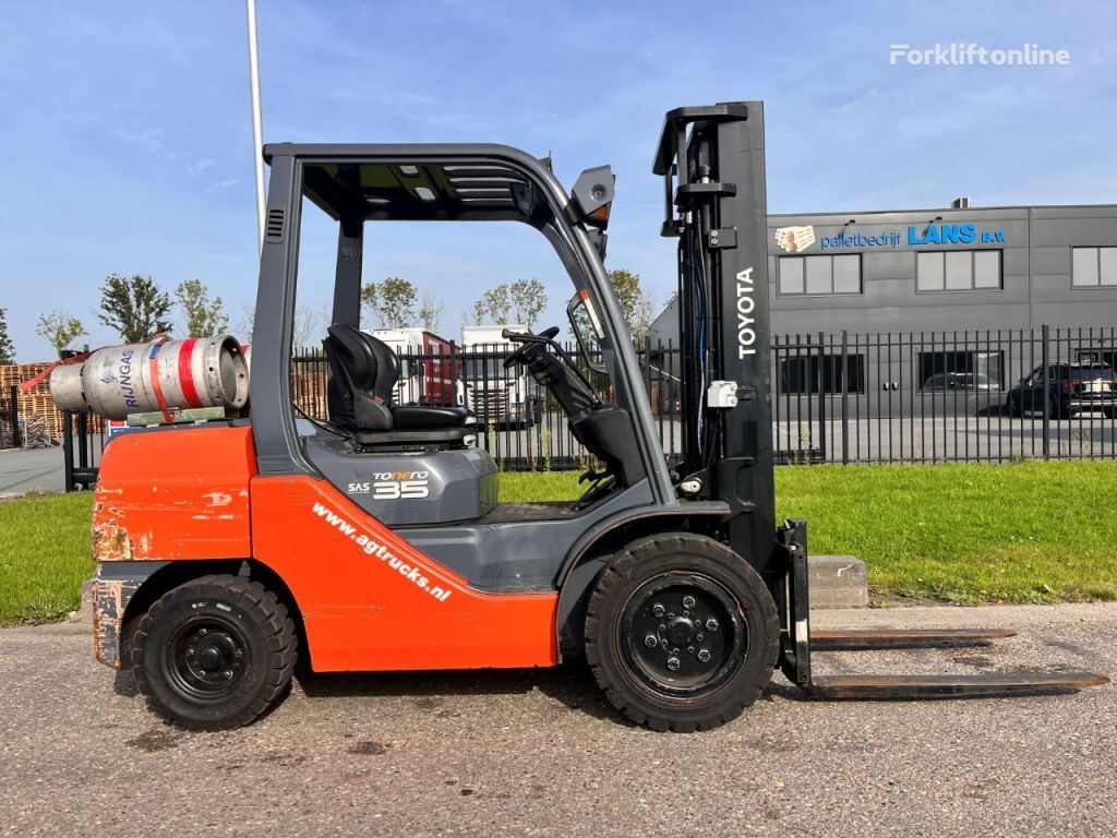 Toyota 02-8FGJF35 gas forklift