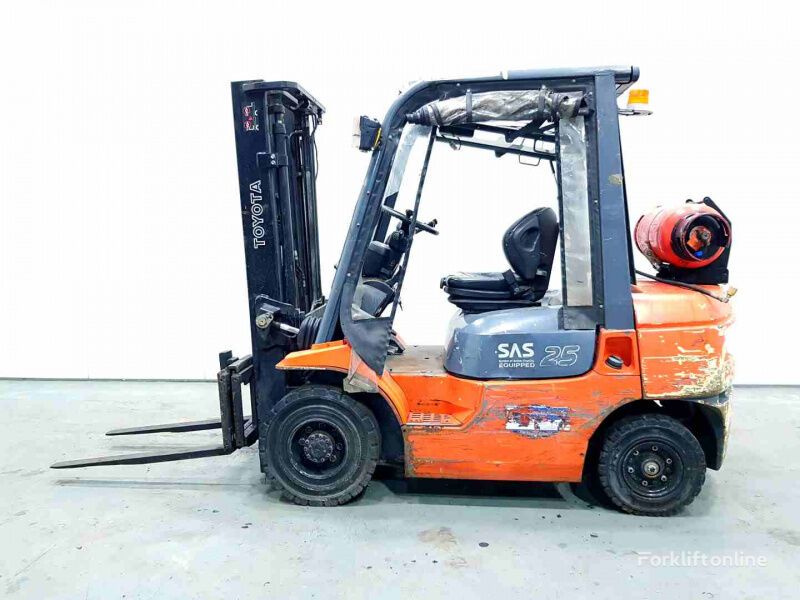 Toyota 42-7FGF25 gas forklift