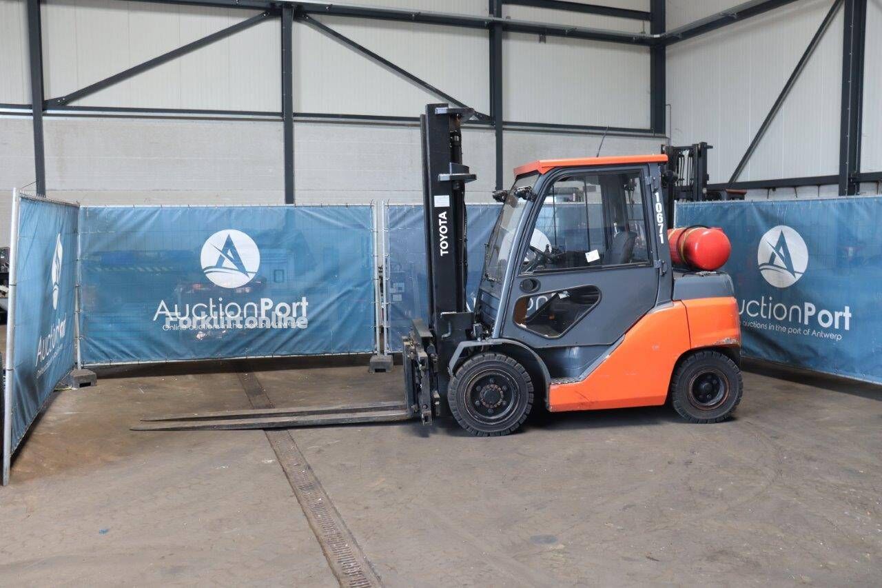 Toyota 8FG35N gas forklift