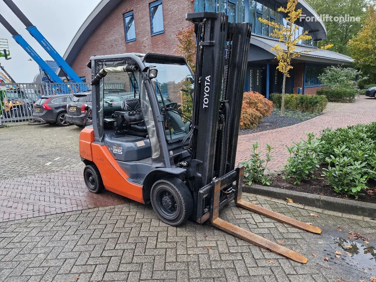 Toyota Tonero 25 02-8FGF25 gas forklift