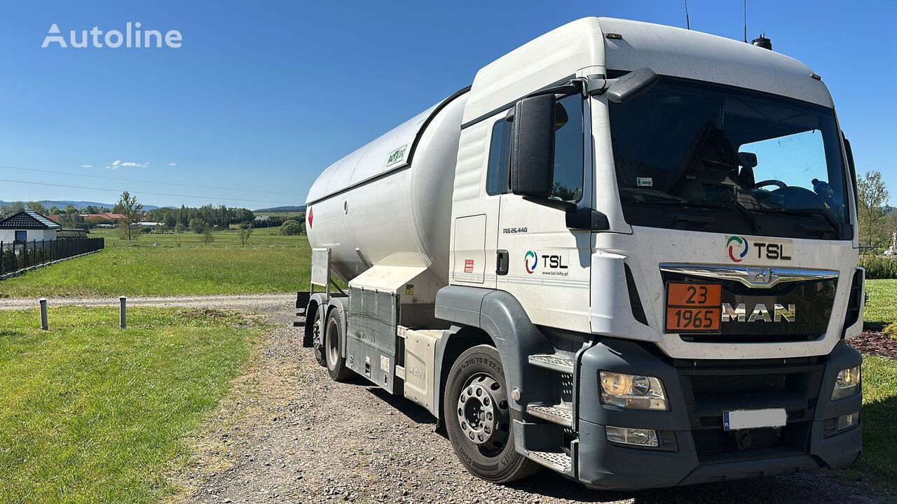 camion cisterna per trasporto gas MAN TGS 26.440