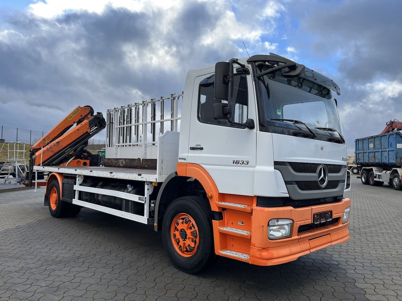 Mercedes-Benz Axor 1833  glass transport truck