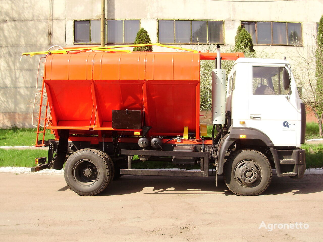 new Bunker dlia zavantazhennia sukhykh kormiv ZSK F 10A.00.010-03 grain cart