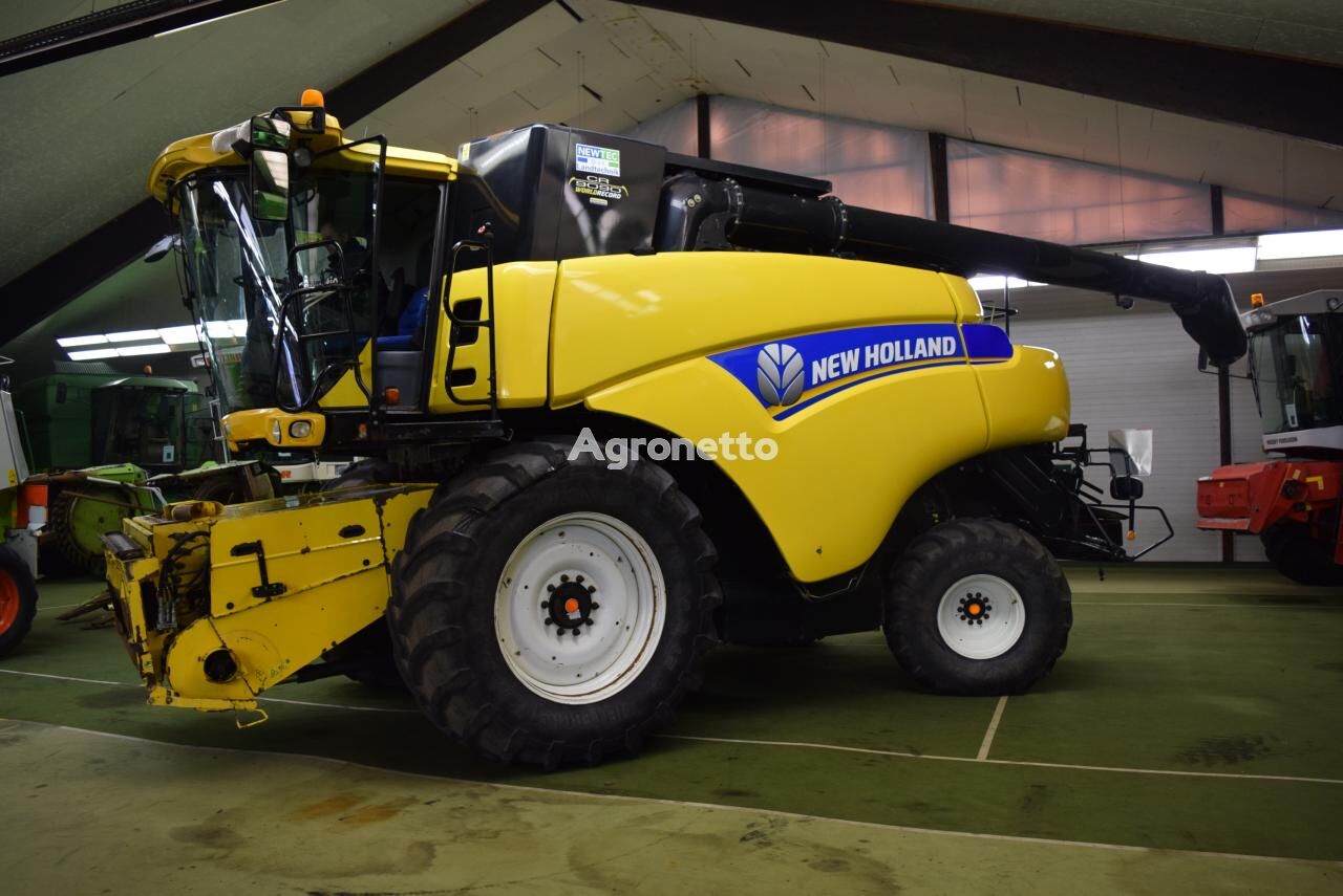 CR 9090 Elevation grain harvester