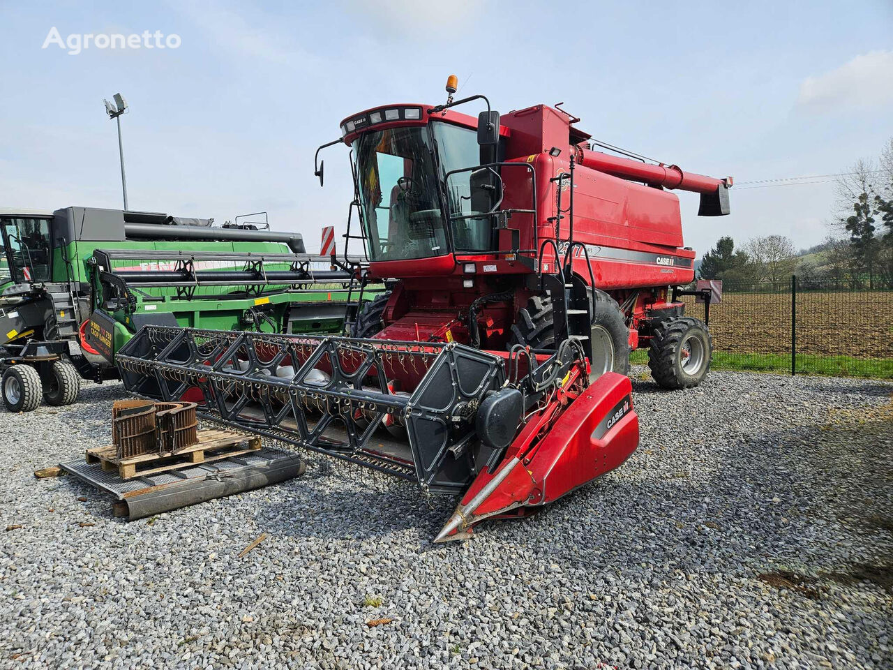 moissonneuse-batteuse Case IH 2377