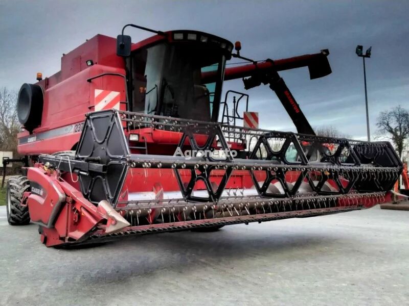 mietitrebbia per grano Case IH 2377