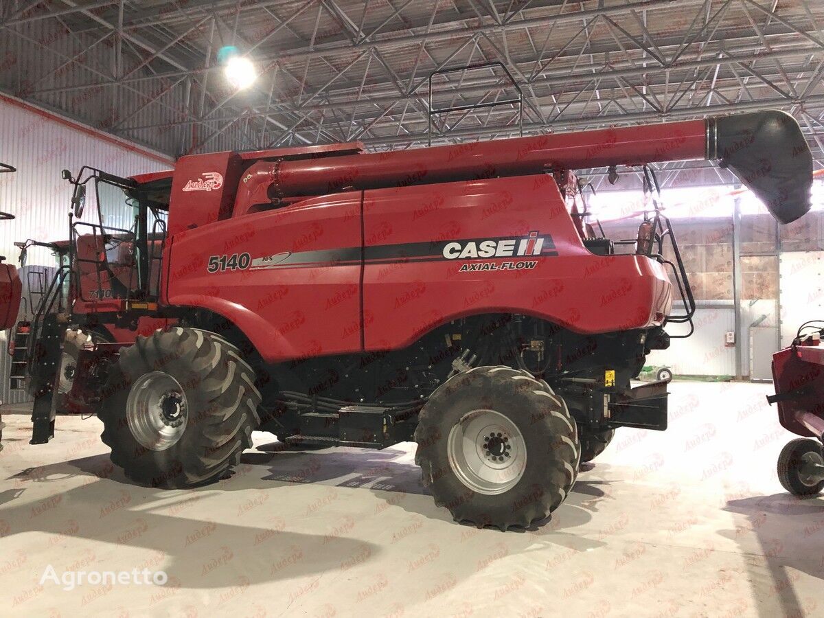 Case IH 5140 grain harvester