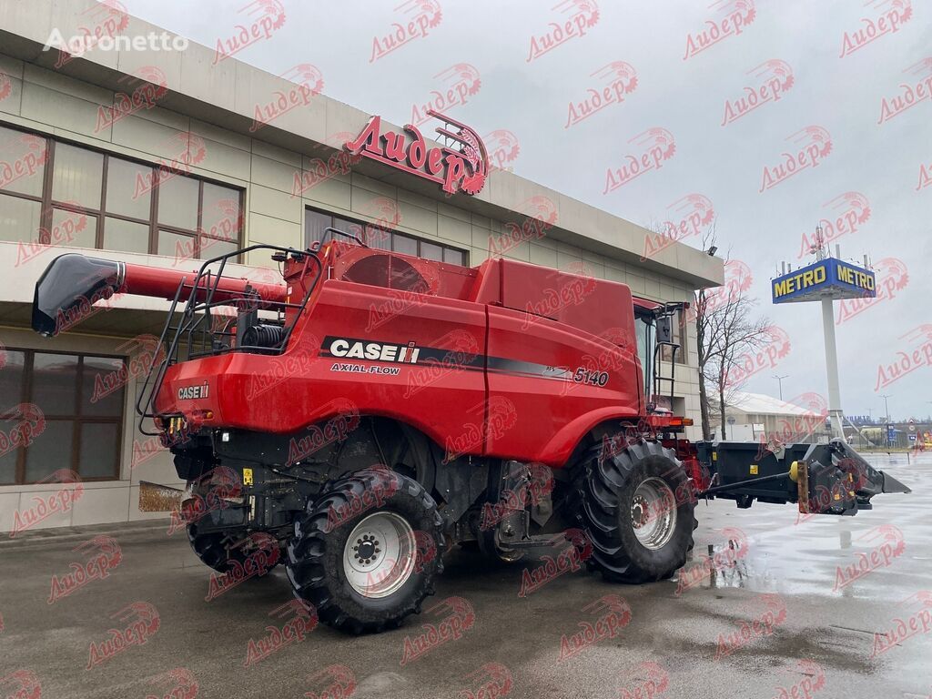 Case IH 5140 grain harvester