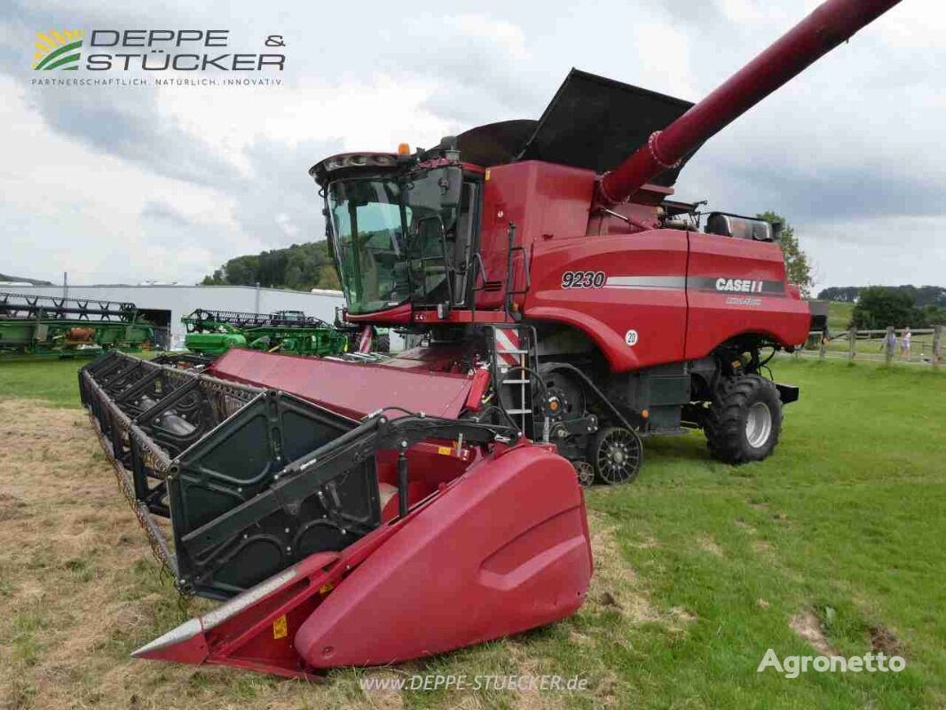 Case IH 9230 Raupe grain harvester