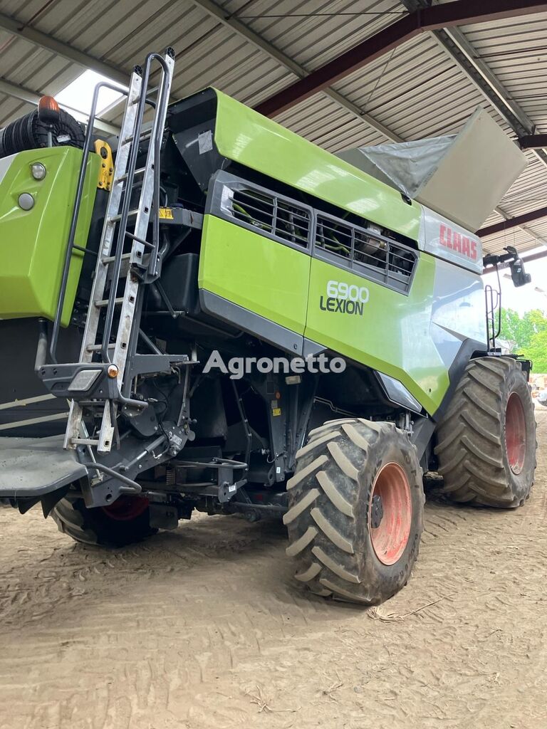 ماكينة حصادة دراسة Claas 6900