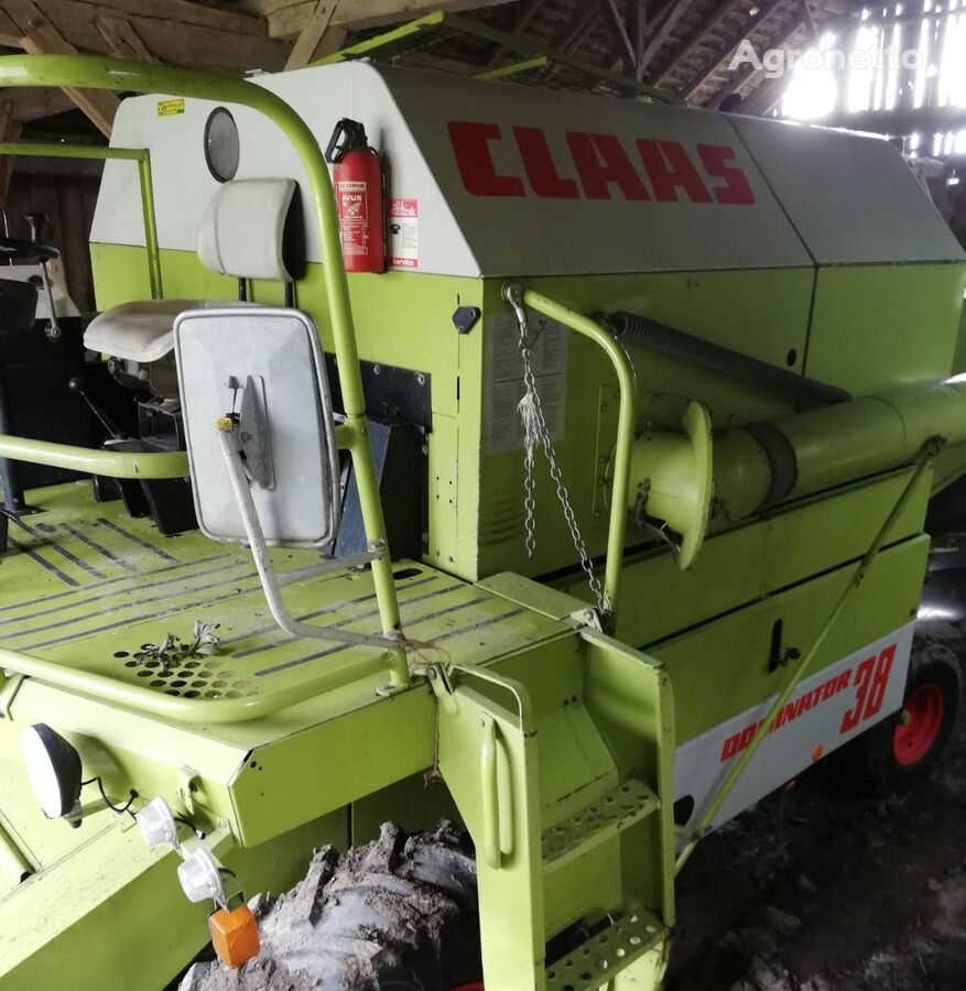 obilný kombajn Claas Dominator 38