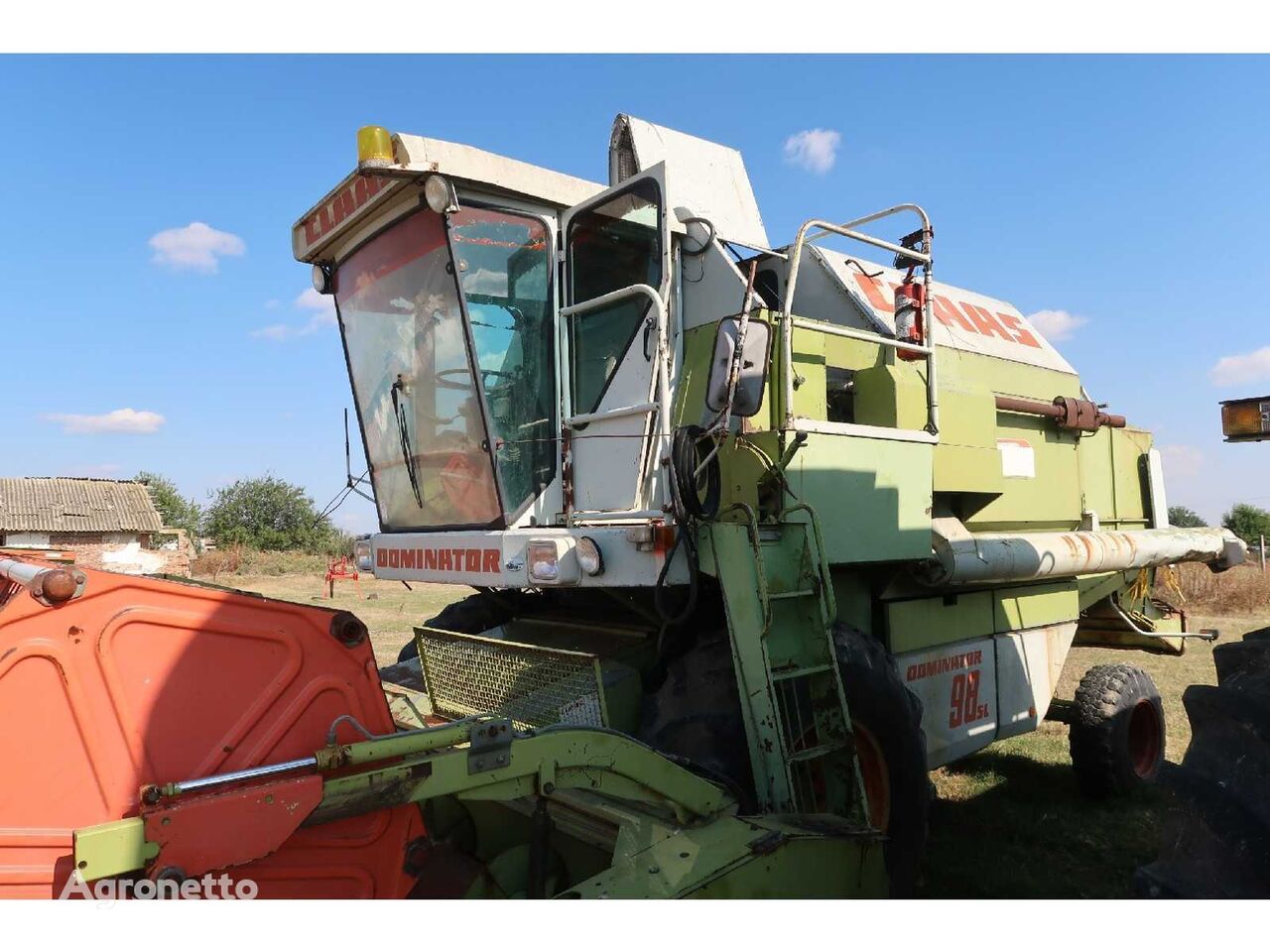 ماكينة حصادة دراسة Claas Dominator 98 SL