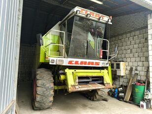 Claas Dominator 98 SL grain harvester