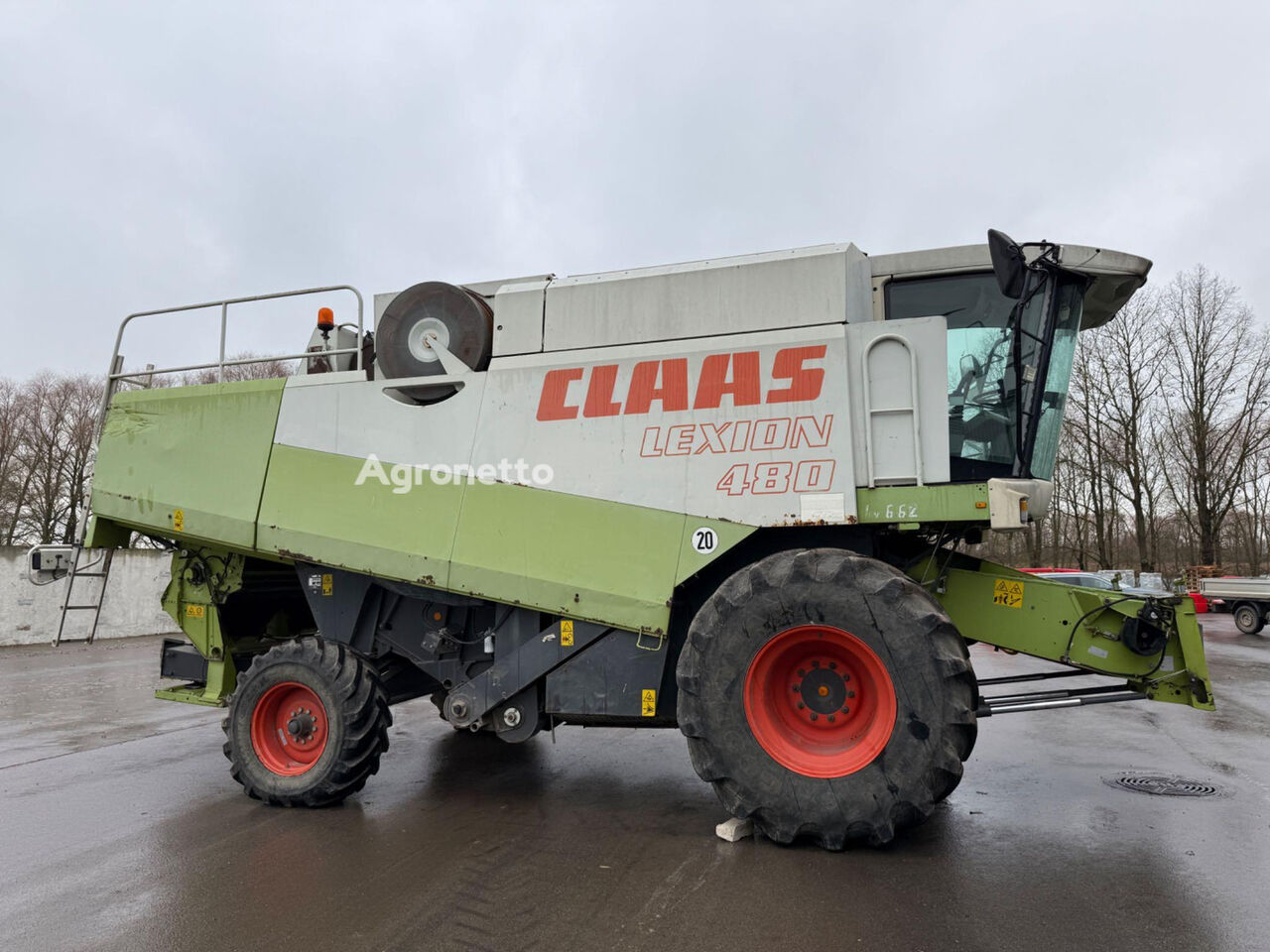 Claas LEXION 480 grain harvester