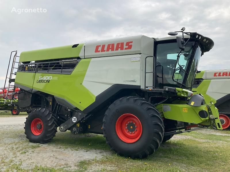 Claas LEXION 5400 grain harvester