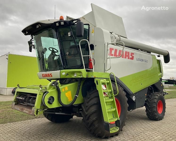 Claas LEXION 560 grain harvester