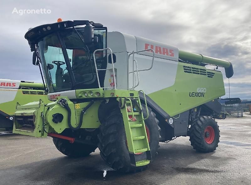 Claas LEXION 660 grain harvester