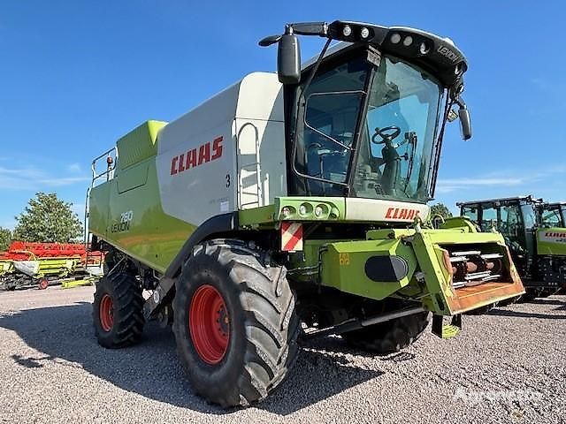 Claas LEXION 760 grain harvester