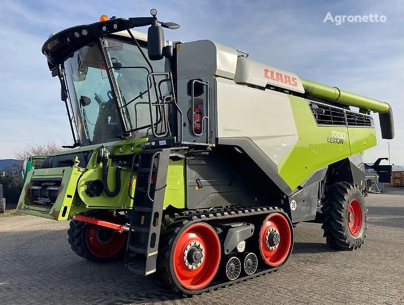 ماكينة حصادة دراسة Claas LEXION 7700 TT