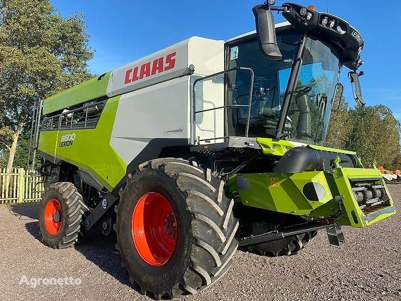 Claas LEXION 8600 grain harvester