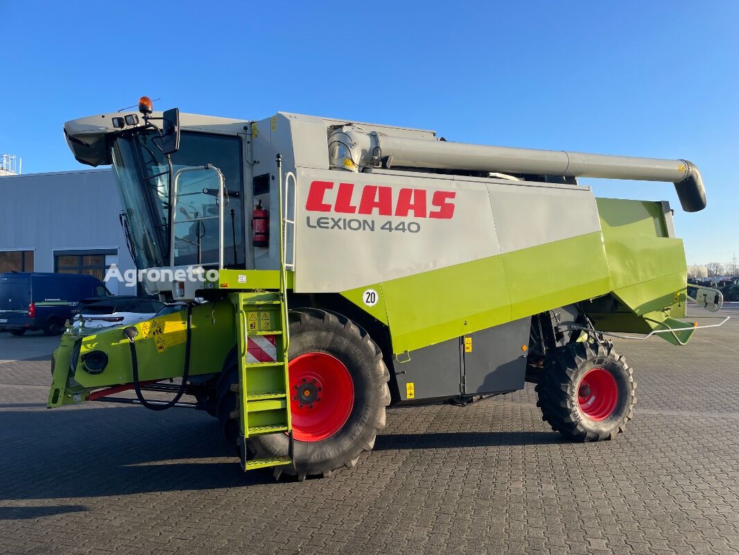 зерноуборочный комбайн Claas Lexion 440