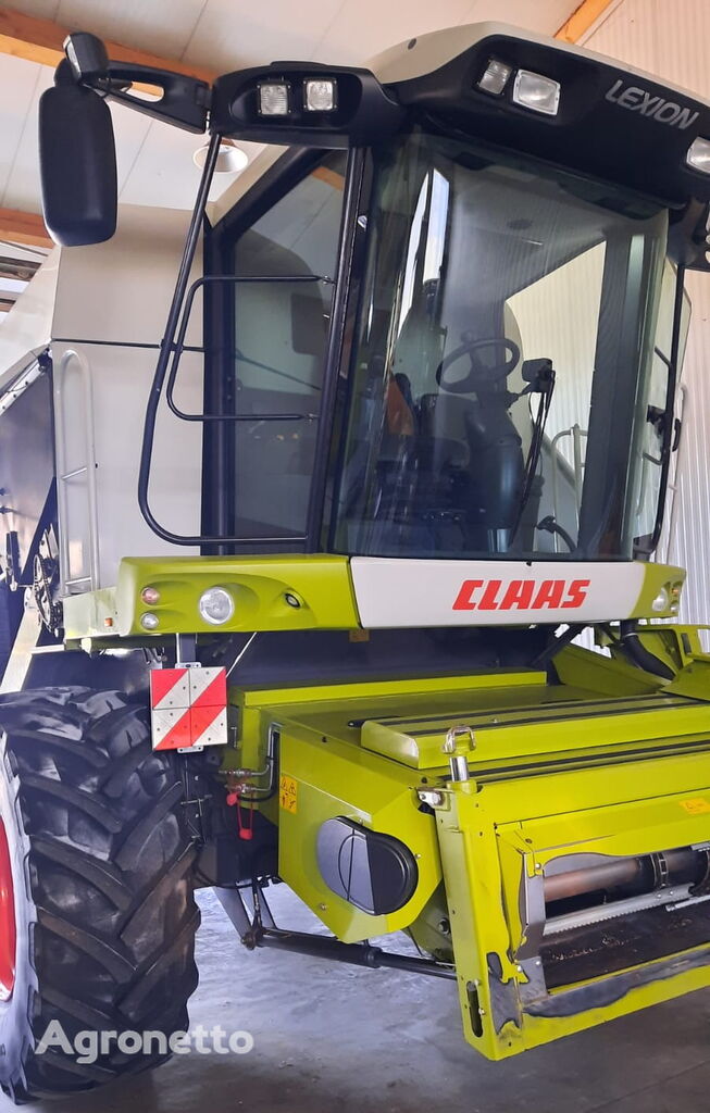 Claas Lexion 560 grain harvester