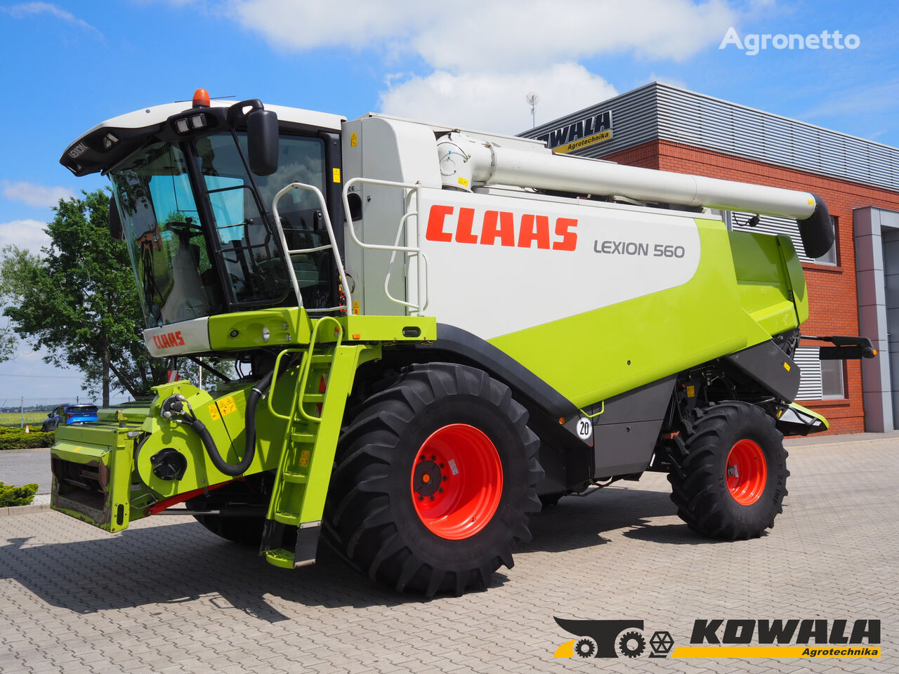 máy gặt đập liên hợp Claas Lexion 560 + V750