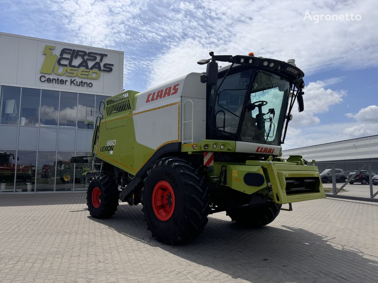 ماكينة حصادة دراسة Claas Lexion 660