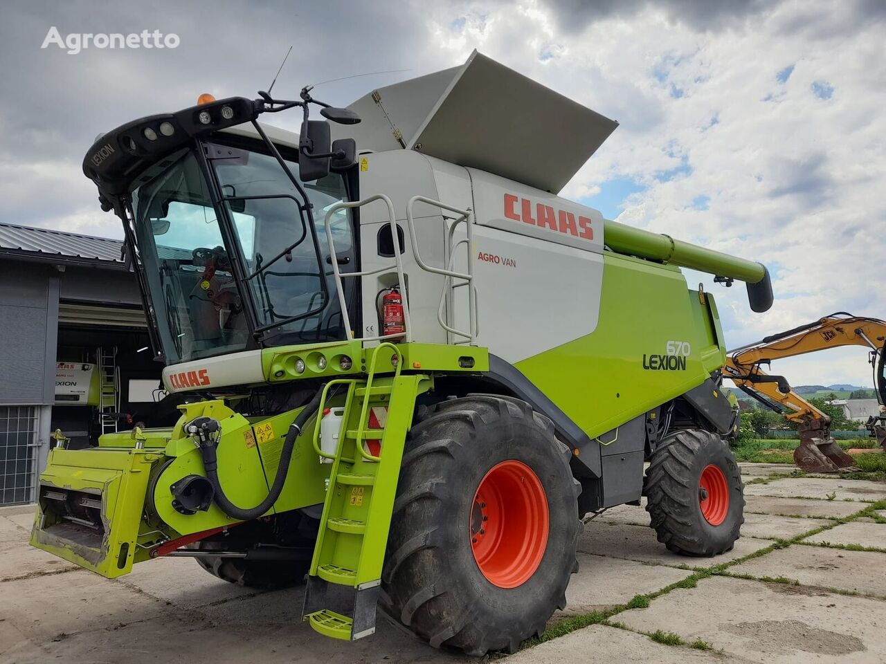 Claas Lexion 670 grain harvester