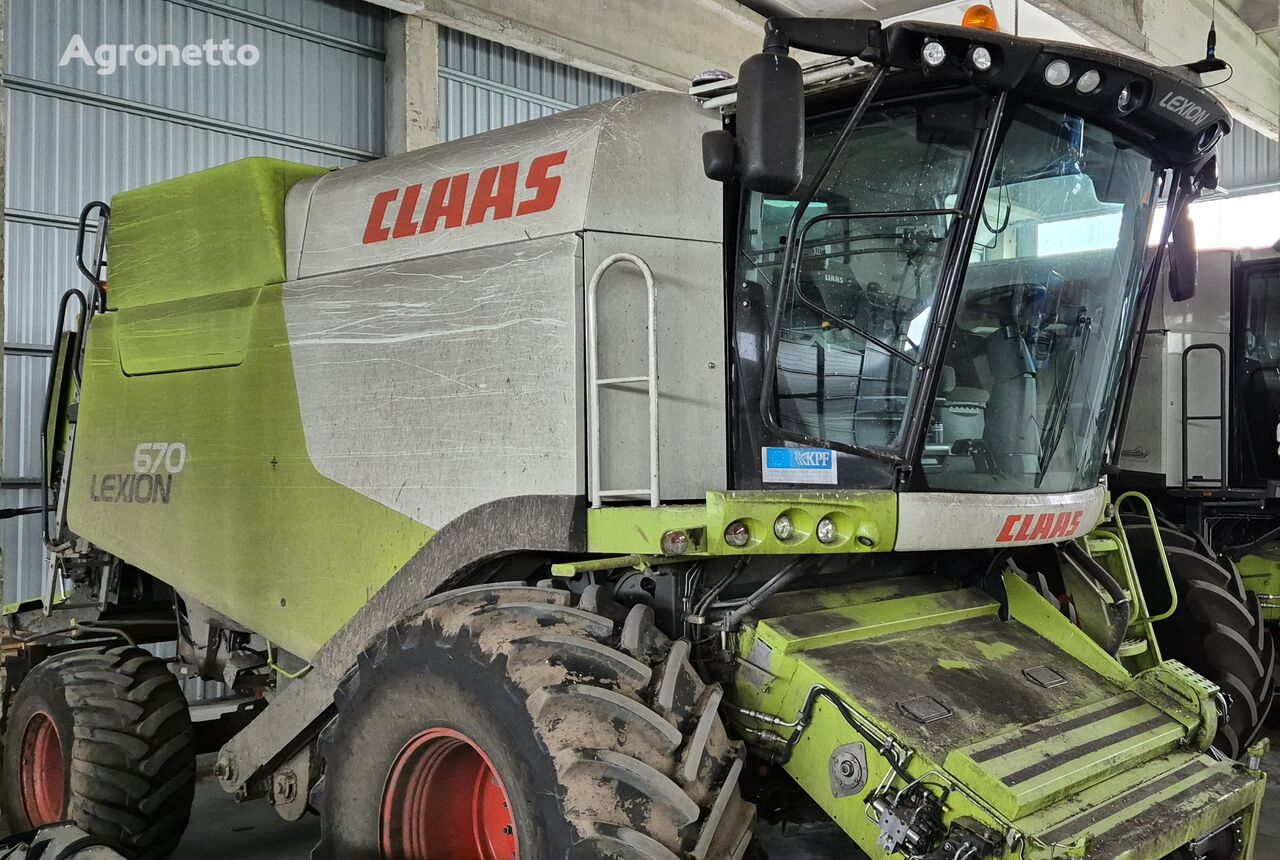 Claas Lexion 670 grain harvester