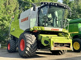 Claas Lexion 670 grain harvester