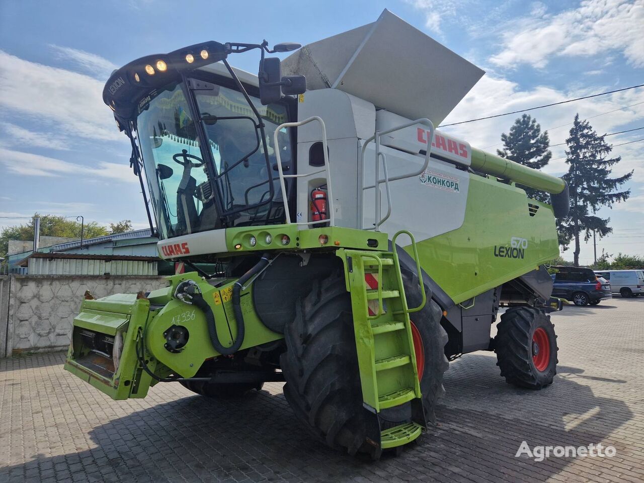 Claas Lexion 670 grain harvester