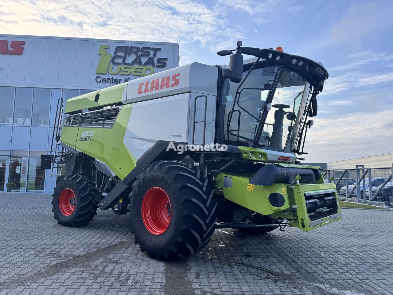 Claas Lexion 6700 grain harvester