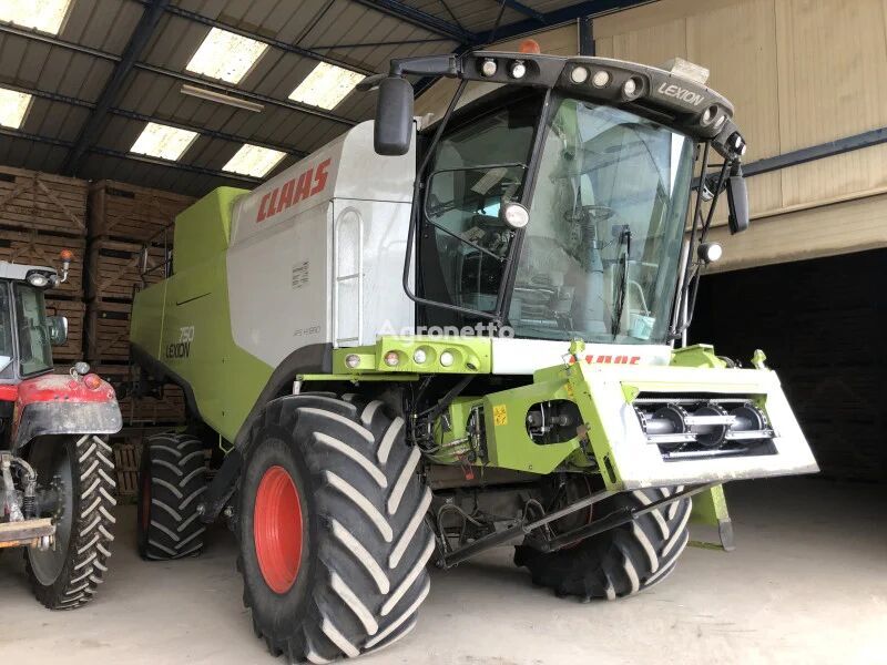 ماكينة حصادة دراسة Claas Lexion 750