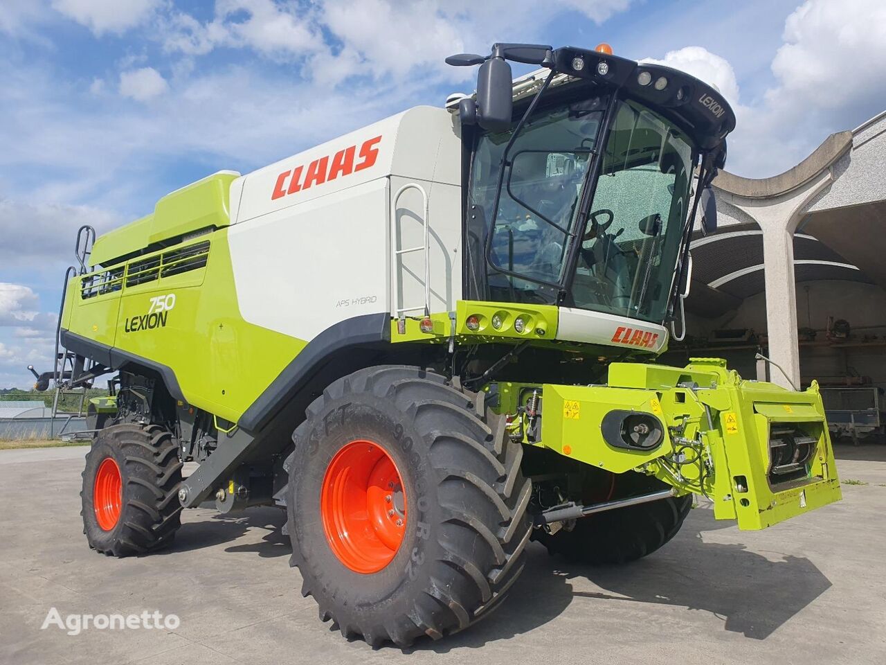 ماكينة حصادة دراسة Claas Lexion 750 Montana