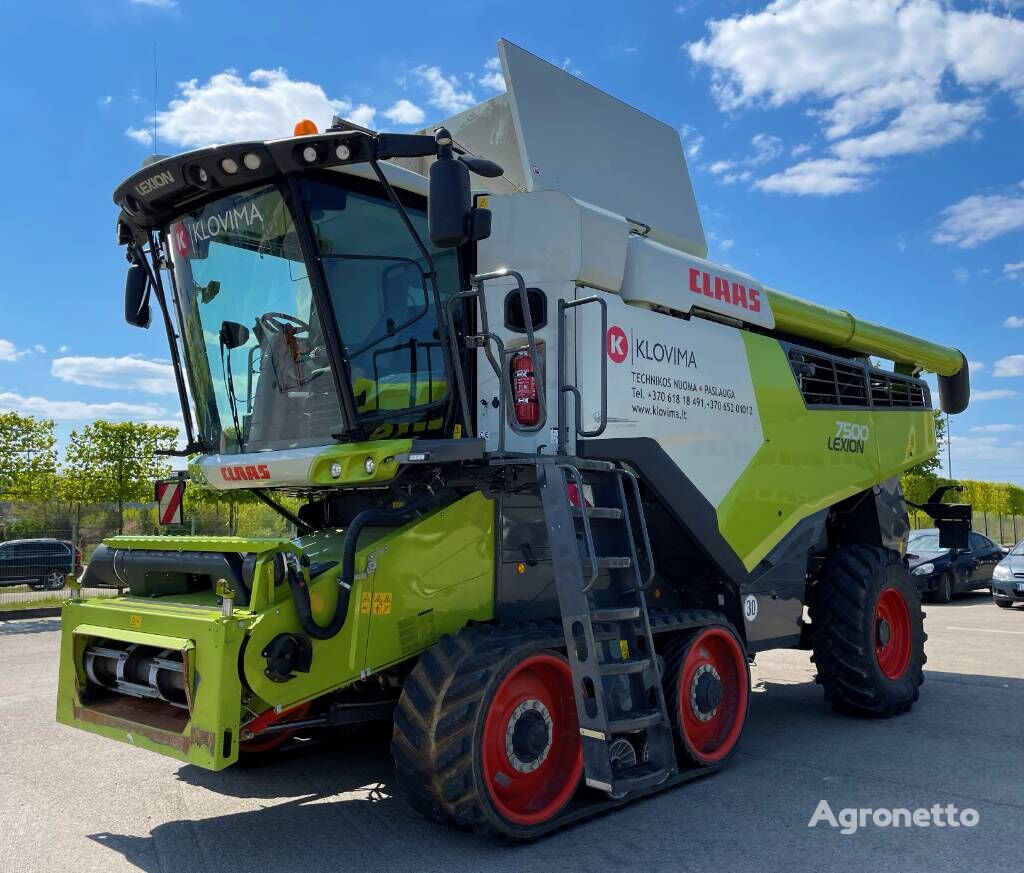 Claas Lexion 7500 TT grain harvester