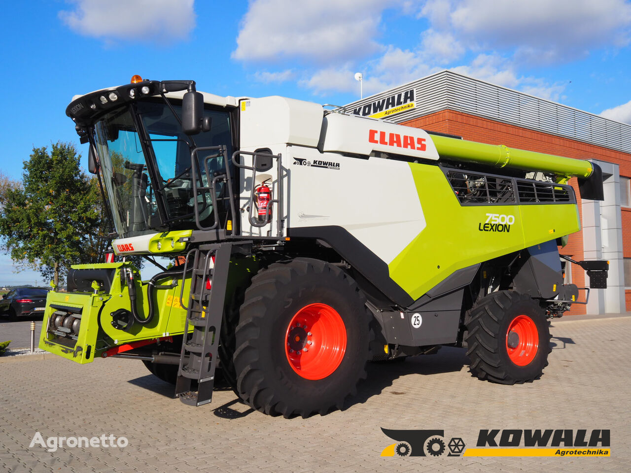 Claas Lexion 7500 + V930 grain harvester