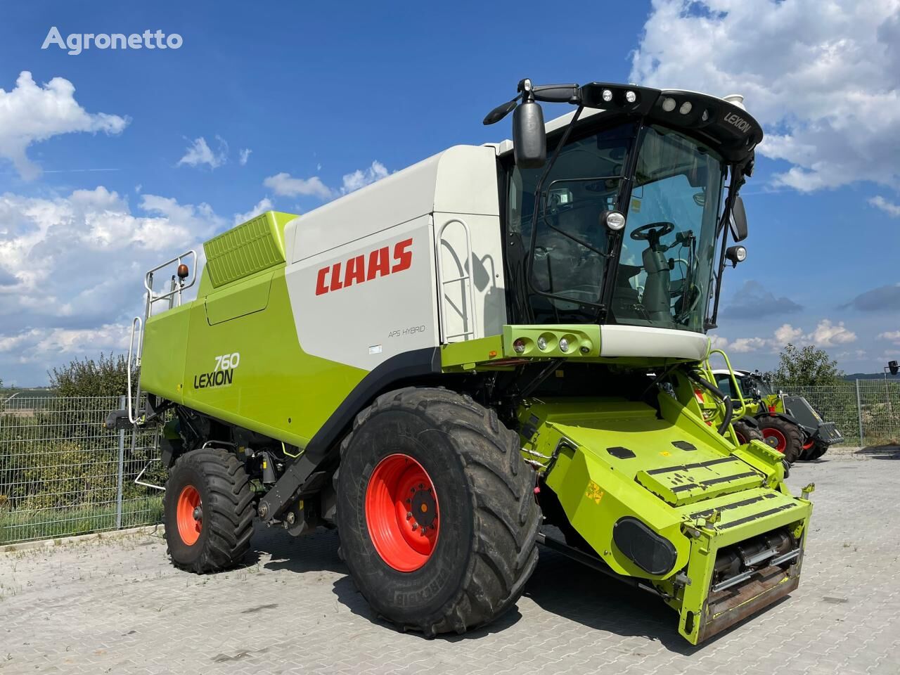 moissonneuse-batteuse Claas Lexion 760