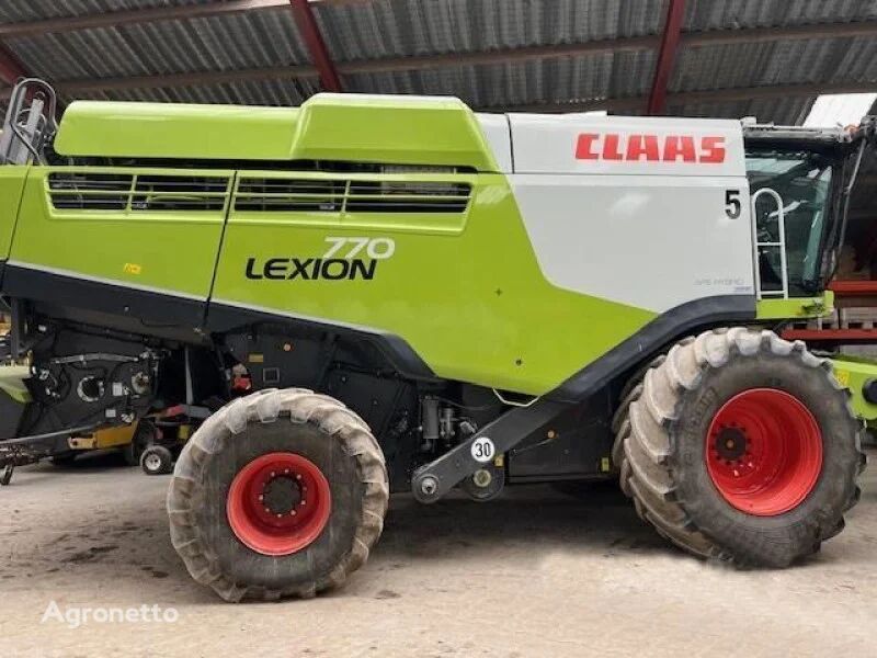 ماكينة حصادة دراسة Claas Lexion 770