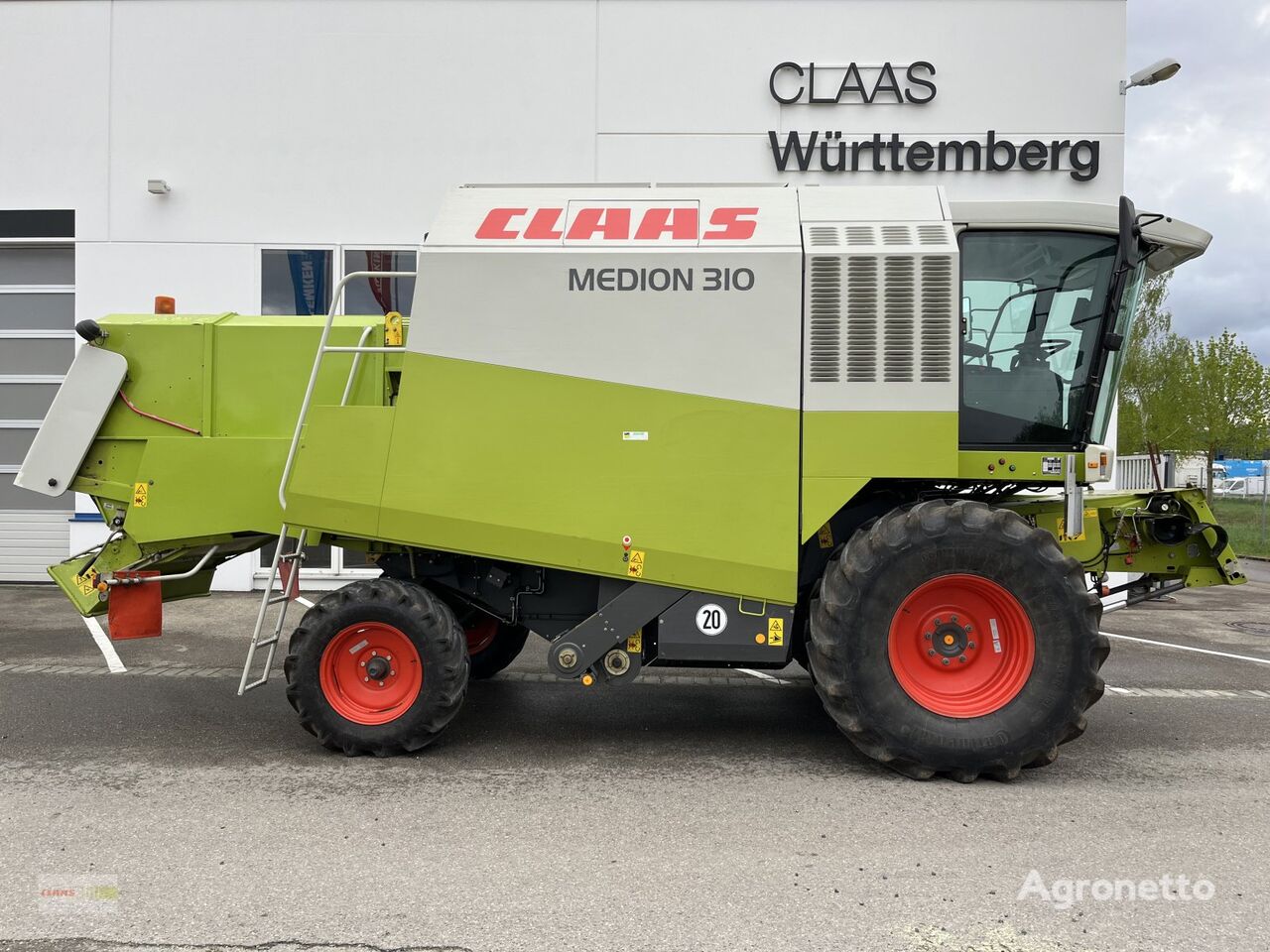 ماكينة حصادة دراسة Claas Medion 310