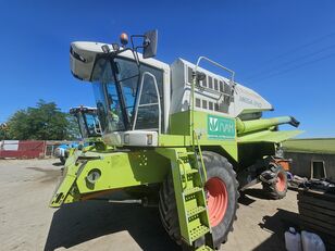 moissonneuse-batteuse Claas Mega 360
