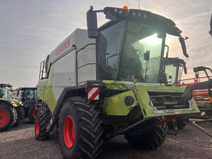 Claas TRION 530 grain harvester