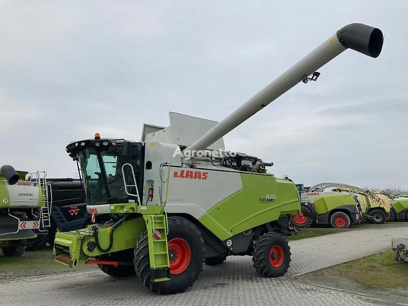 Claas TUCANO 570 grain harvester