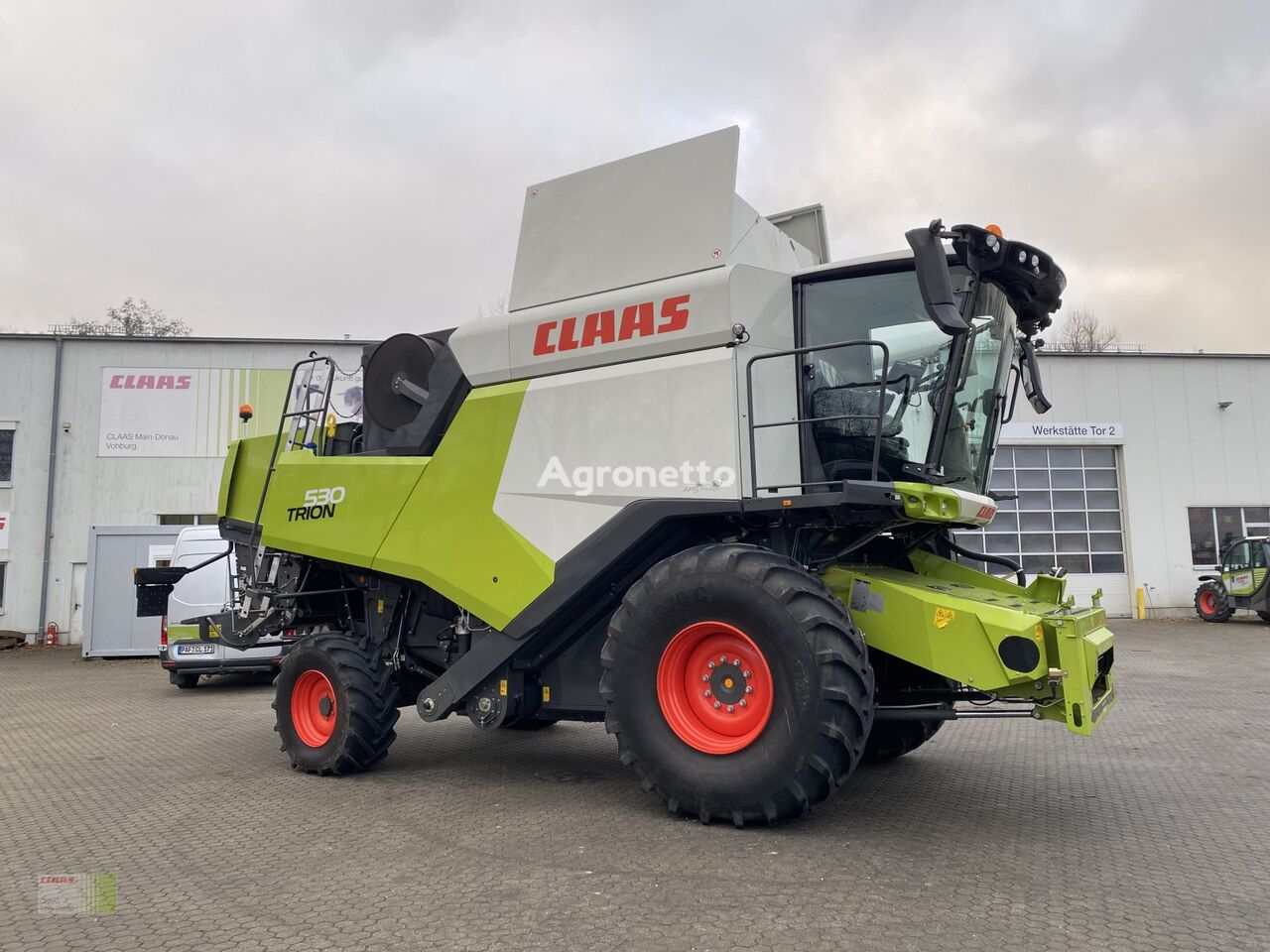 colheitadeira de grãos Claas Trion 530