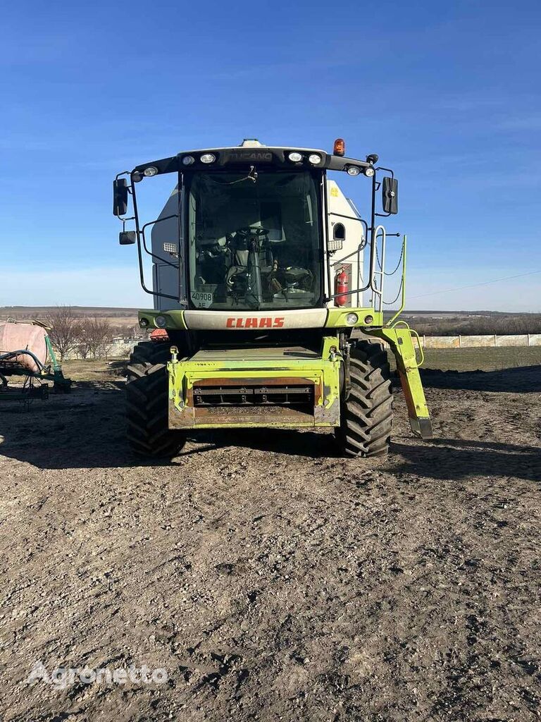 Claas Tucano 440 grain harvester