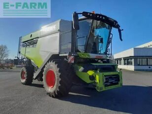 Claas lexion7400 grain harvester