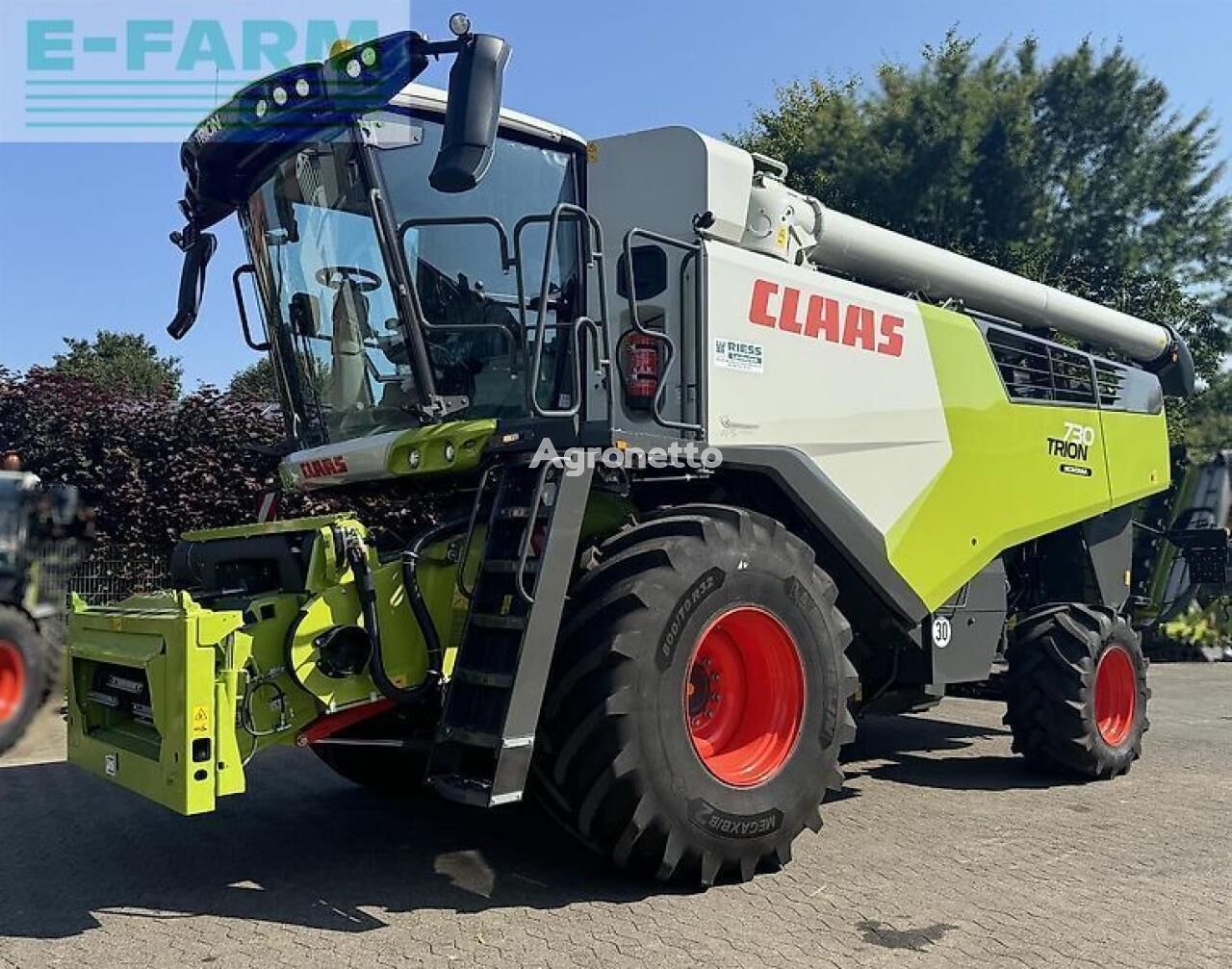 moissonneuse-batteuse Claas trion 730 montana + vario 770