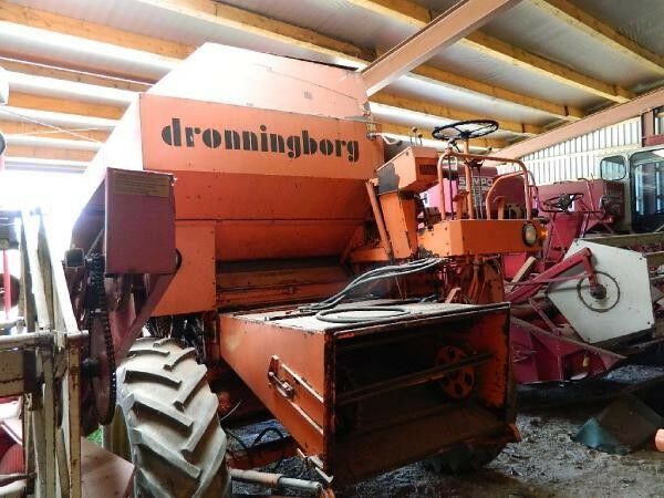 Dronningborg 1200 grain harvester